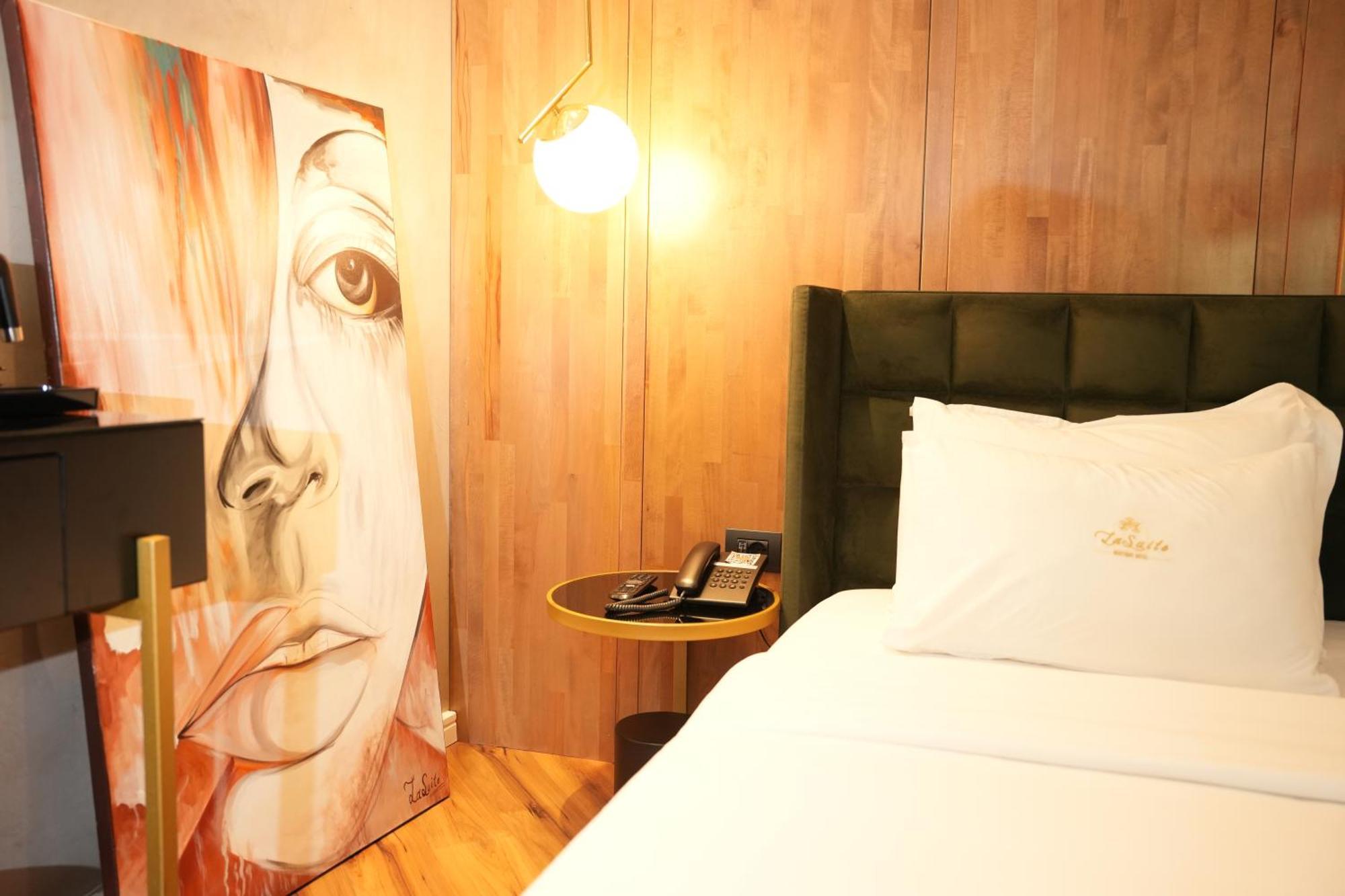 La Suite Boutique Hotel Tiranë Luaran gambar