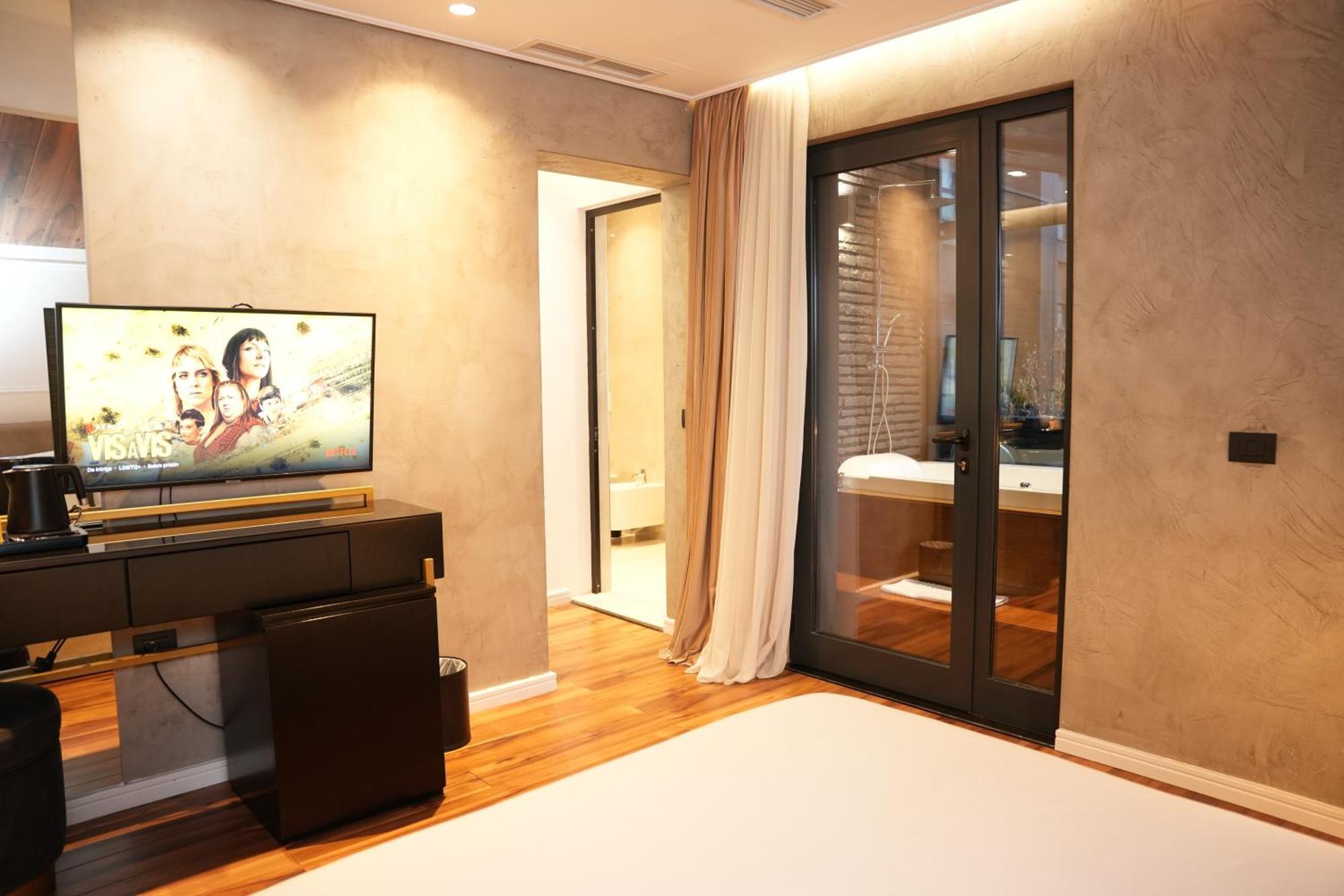 La Suite Boutique Hotel Tiranë Luaran gambar